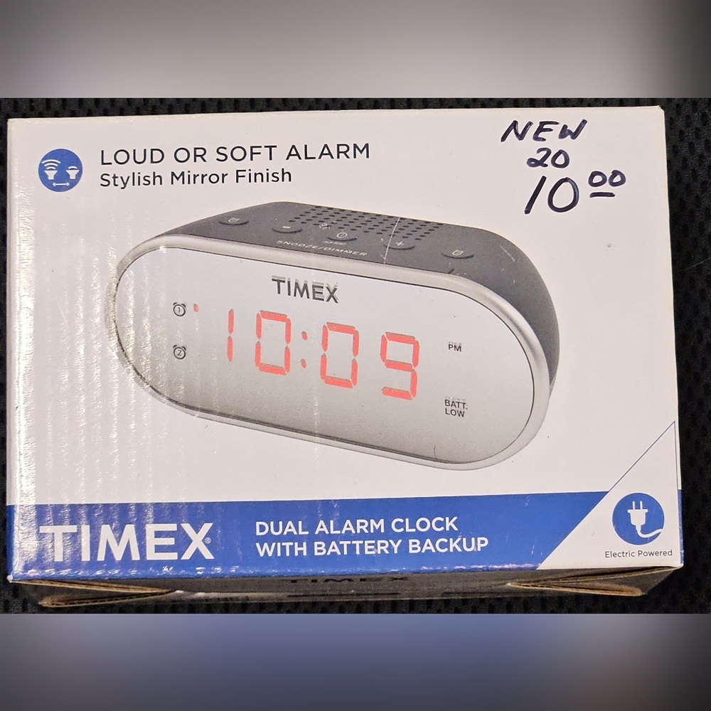 TIMEX DUAL ALARM CLOCK W/ 0.7″ RED DISPLAY & BATTERY BACKUP - T124B - Picture 2 of 6